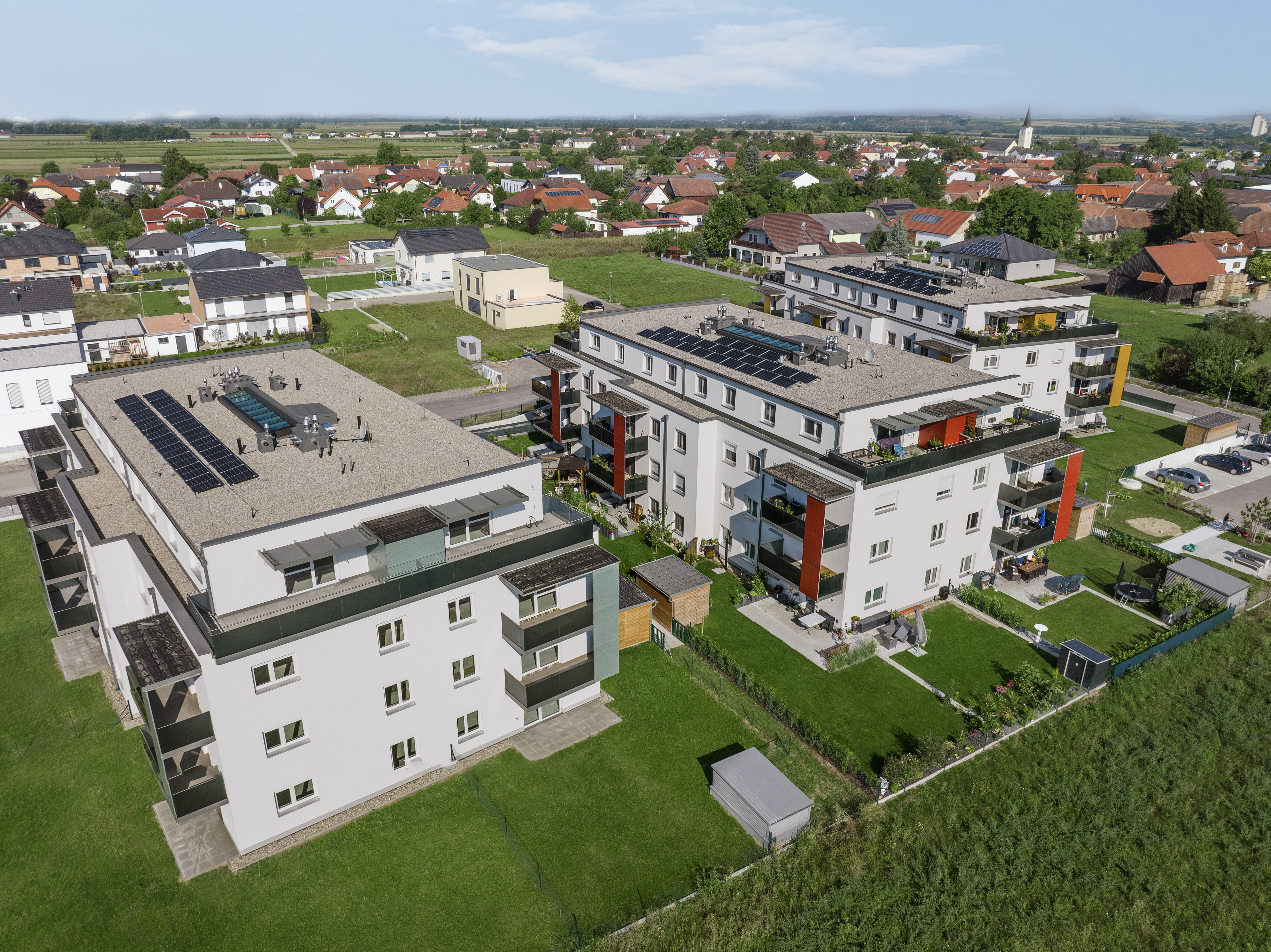 Großaufnahme der drei Gebäude des Ingeborg Meier Wohnpark in Absdorf